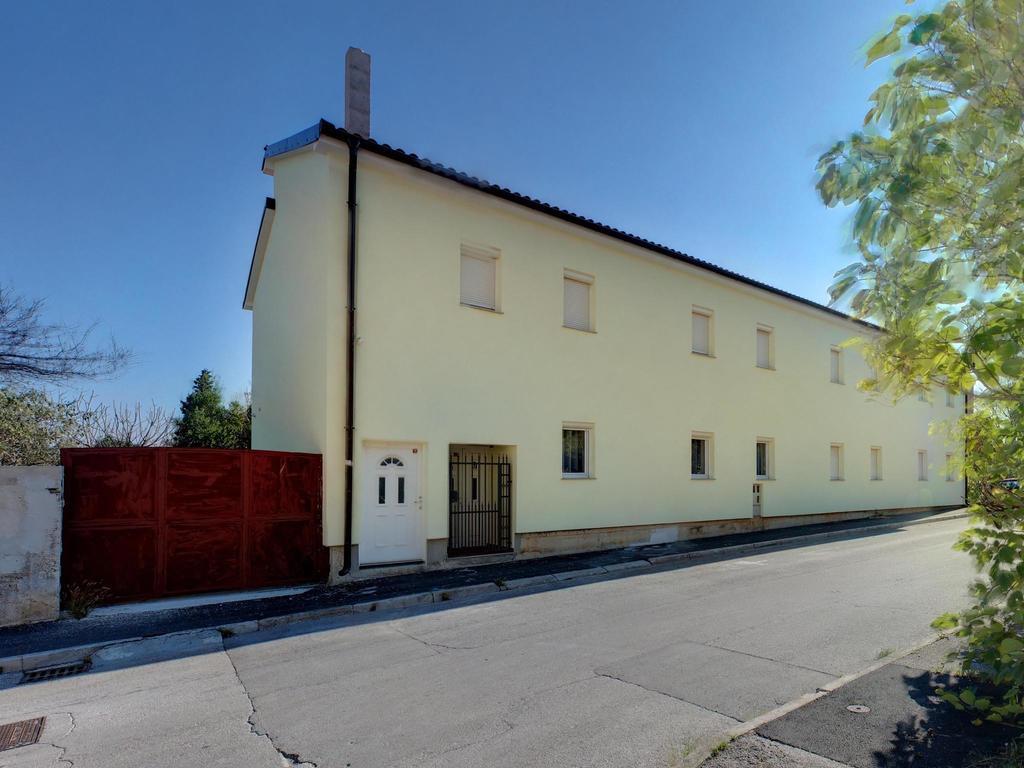 Cinema House Single & Double Rooms & Studio Apartments Pola Esterno foto