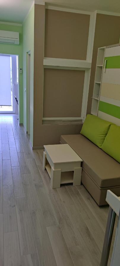 Cinema House Single & Double Rooms & Studio Apartments Pola Esterno foto