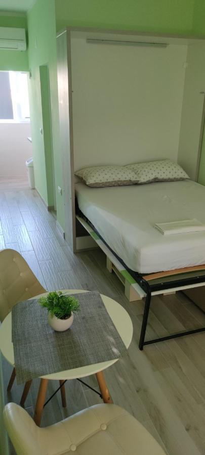 Cinema House Single & Double Rooms & Studio Apartments Pola Esterno foto