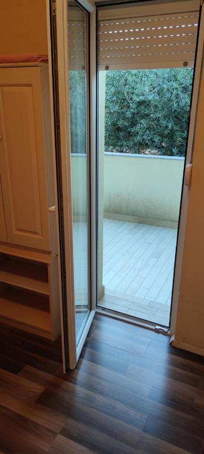 Cinema House Single & Double Rooms & Studio Apartments Pola Esterno foto