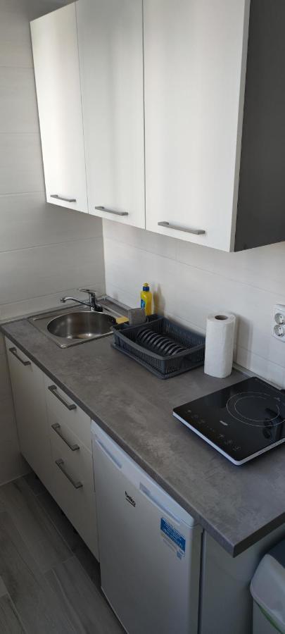 Cinema House Single & Double Rooms & Studio Apartments Pola Esterno foto