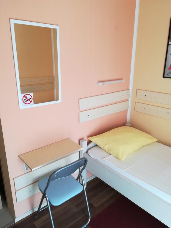 Cinema House Single & Double Rooms & Studio Apartments Pola Esterno foto