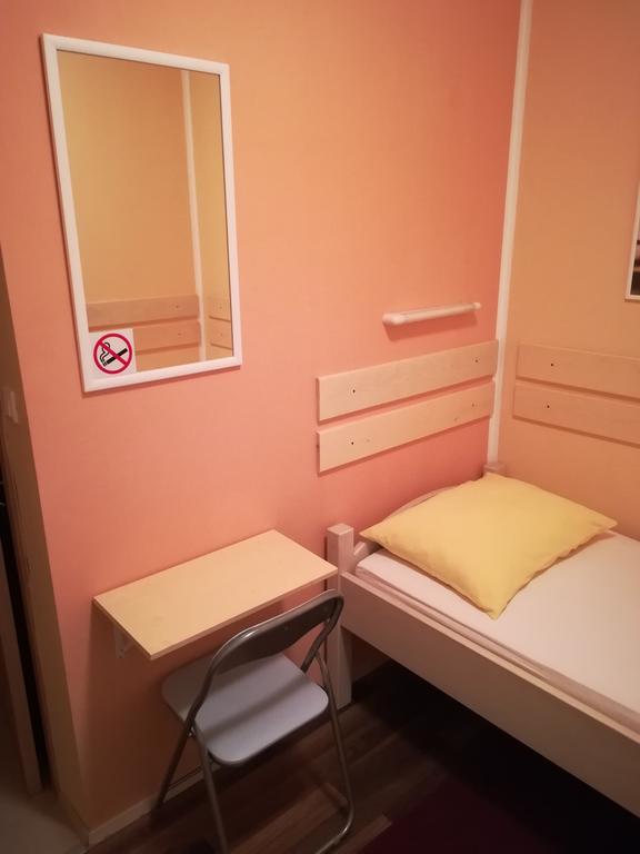 Cinema House Single & Double Rooms & Studio Apartments Pola Esterno foto