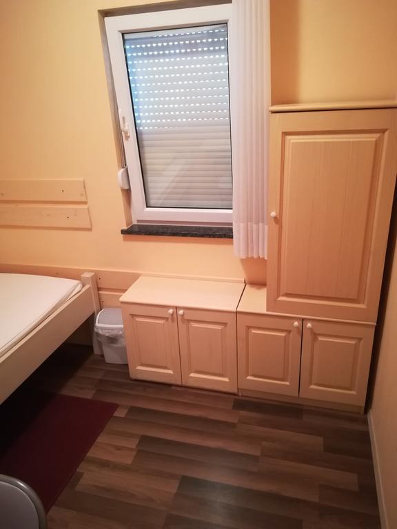 Cinema House Single & Double Rooms & Studio Apartments Pola Esterno foto