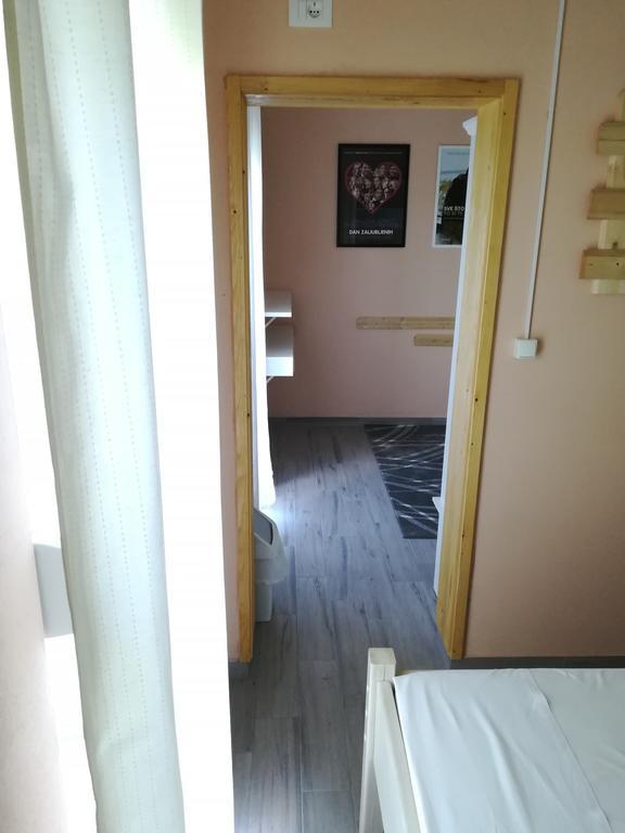 Cinema House Single & Double Rooms & Studio Apartments Pola Esterno foto