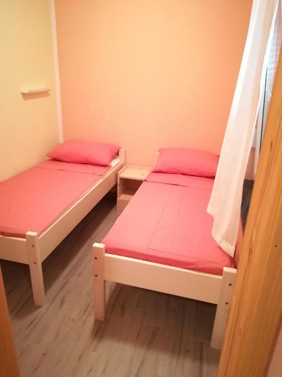 Cinema House Single & Double Rooms & Studio Apartments Pola Esterno foto