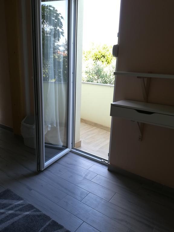 Cinema House Single & Double Rooms & Studio Apartments Pola Esterno foto