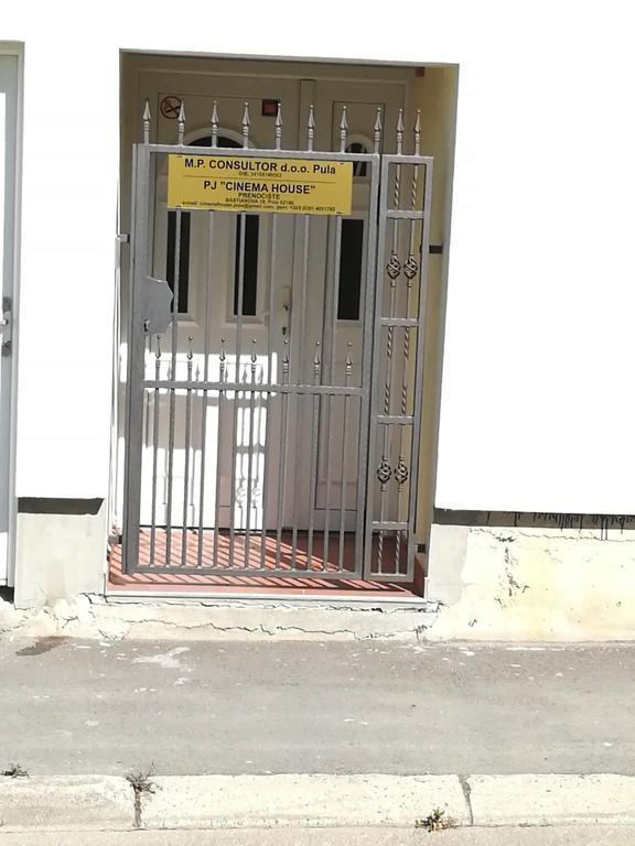 Cinema House Single & Double Rooms & Studio Apartments Pola Esterno foto