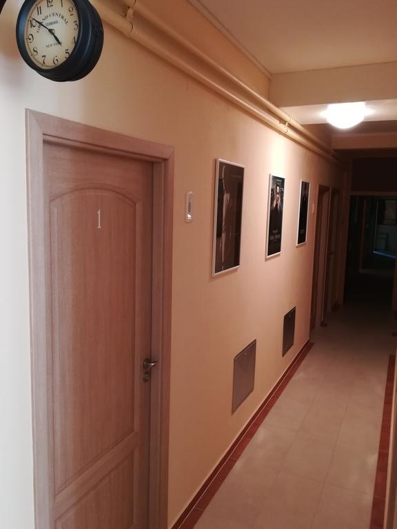 Cinema House Single & Double Rooms & Studio Apartments Pola Esterno foto