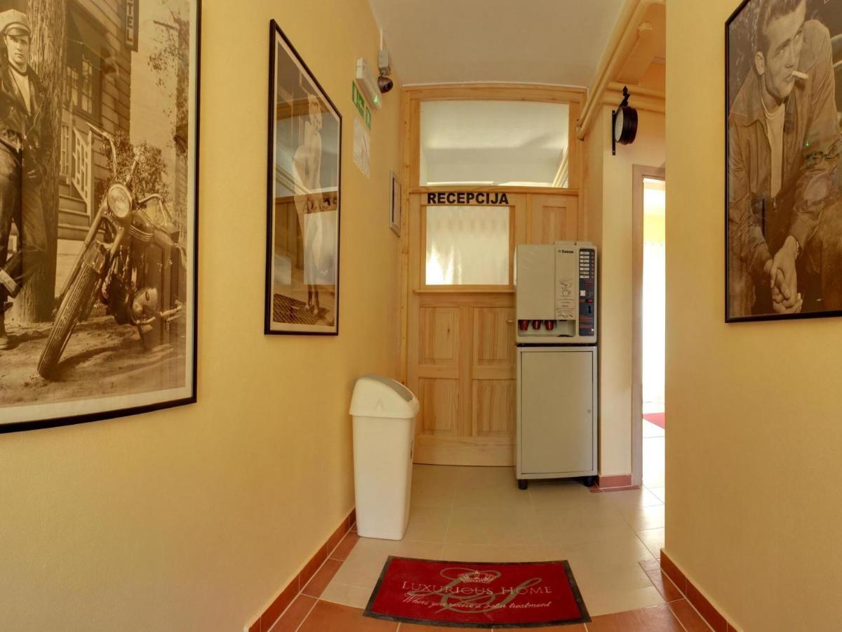 Cinema House Single & Double Rooms & Studio Apartments Pola Camera foto
